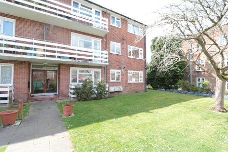 Surbiton Court, Surbiton, KT6 - Photo 4