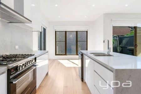 Ideal Location! - Photo 5