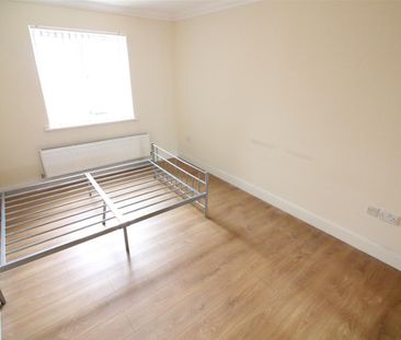 Hatton Road, Feltham - Photo 3