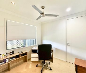 Stunning Modern 4 Bedroom Home in Quiet Kelso! - Photo 1