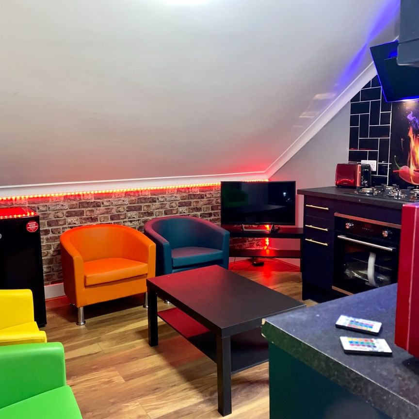 2 Bed Flat, Erleigh Road, RG1 - Photo 1