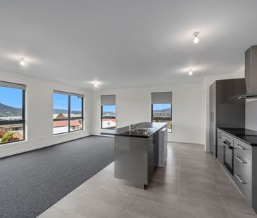 18 Lesdelle Street Claremont TAS 7011 Australia - Photo 2