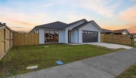 A home that blends comfort and convenience. - Photo 4