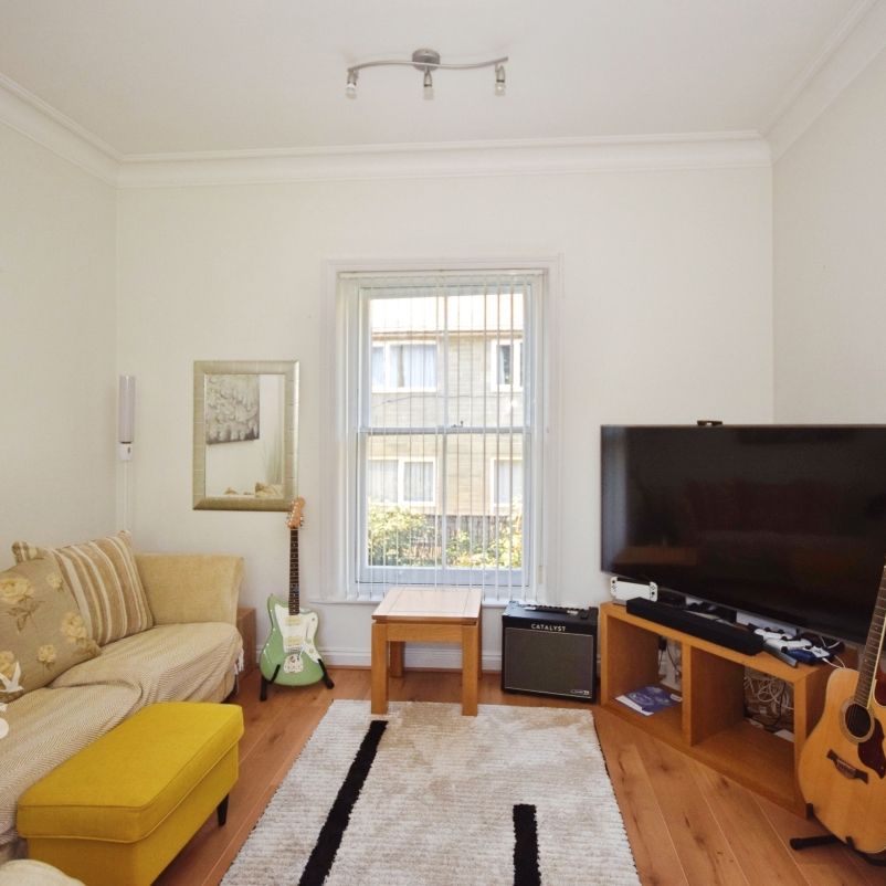 2 bedroom duplex flat to rent - Photo 1