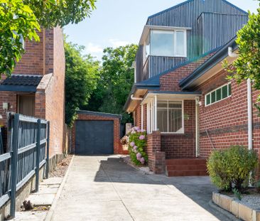 Spacious Family Home in heart of Battery Point - Photo 4