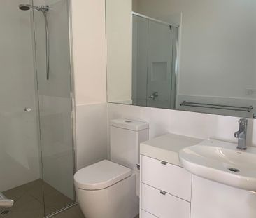 TWO BEDROOM TOWNHOUSE IN PERFECT LOCATION - Photo 1