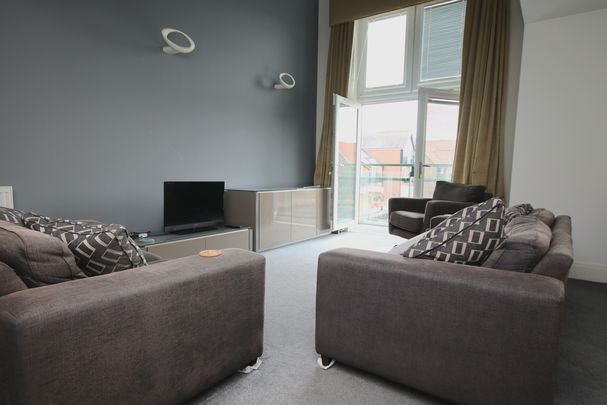 3 bedroom Apartment to let - Photo 1