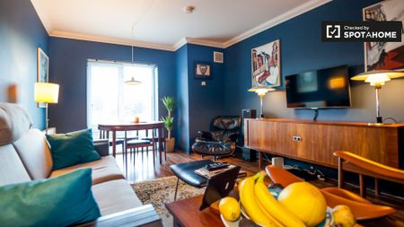 Room for rent in 2-bedroom apartment in Blackrock, Dublin - Photo 4