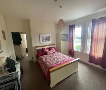 studio to rent Hurst Road, Eastbourne, BN21 - Photo 2