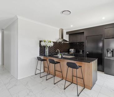 AMAZING, LOW MAINTENANCE 4x2x2 FAMILY HOME - Photo 2