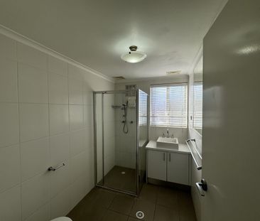 6/60 Trinculo Place, Queanbeyan - Photo 3