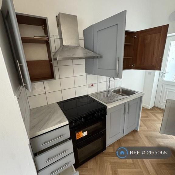 2 bedroom end of terrace house to rent - Photo 1