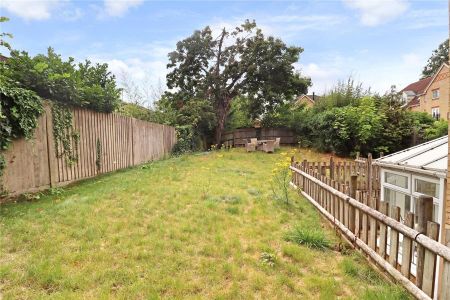 4 bedroom semi-detached house to rent - Photo 4