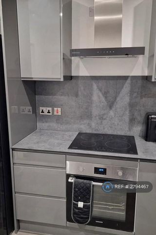 1 bedroom in a house share to rent - Photo 4