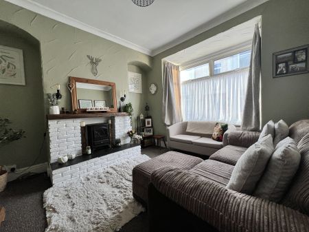 The Newlands, Cottingham Road - Photo 2