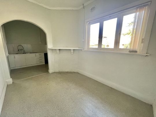 Only Minutes from Shops, Public Transport and Freeway Access! - Photo 1