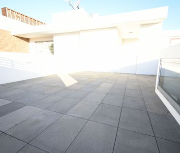 "Industry" Newtown One Bedroom + Huge Size Private Roof Top - Photo 6