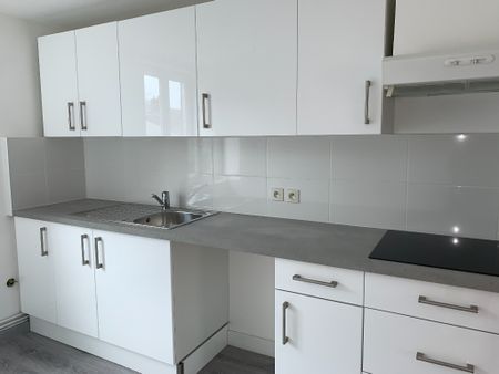 Location Appartement 3 pièces 83m² DEVILLE LES ROUEN 76250 - Photo 2