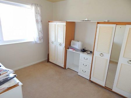 3 Bedroom Semi Detached To Let - Photo 3