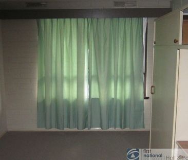 Located in the heart of Noble Park is this one bedroom apartment. - Photo 2