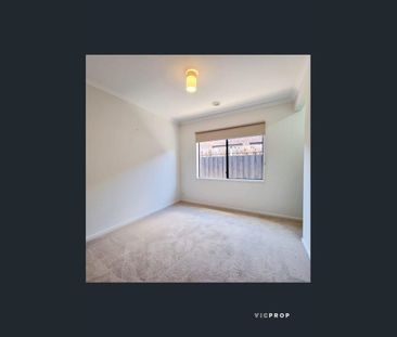 Modern & Spacious Family Home in the Prestigious Woodlea Community - Photo 3