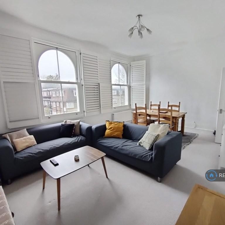 1 bedroom in a flat share to rent - Photo 1