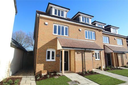 3 bedroom terraced house to rent - Photo 2