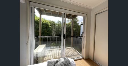 UQ Fully furnished Premium Studio at $500 per week, All bills included - Photo 4