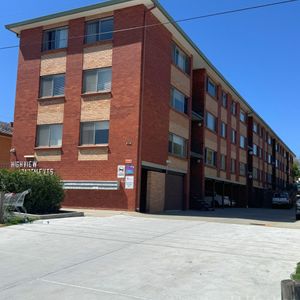 Neat Two Bedroom Top Floor Unit - Photo 3