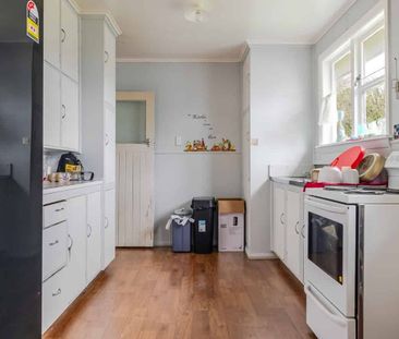 PAHIATUA - 3 BEDROOMS - Photo 2