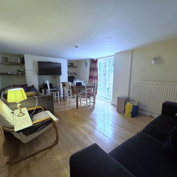 1 bedroom in a house share to rent - Photo 1