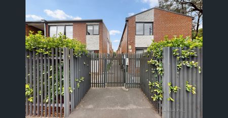 Modern Apartment in Prime Richmond Location - Photo 3