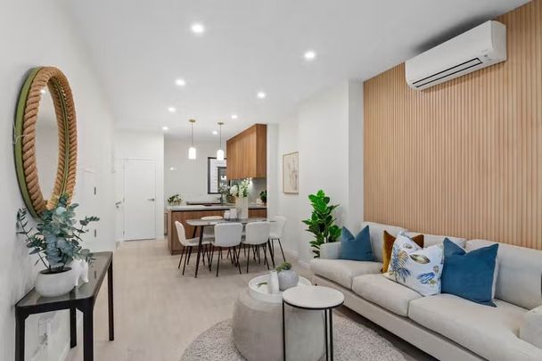 3 Bedrooms, Hobsonville - Photo 1