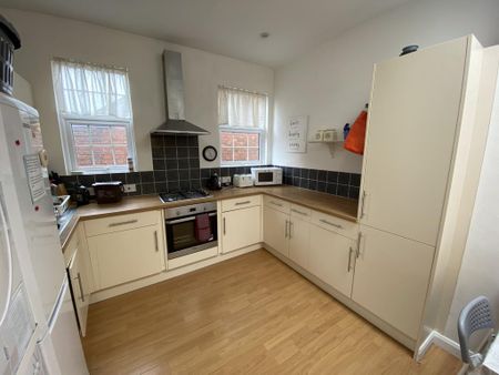 1 bedroom in a house share to rent - Photo 5