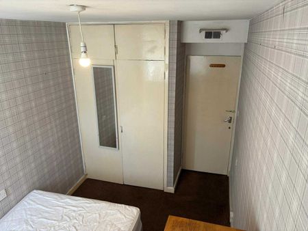 Room in a Shared Flat, York Road, SW11 - Photo 2