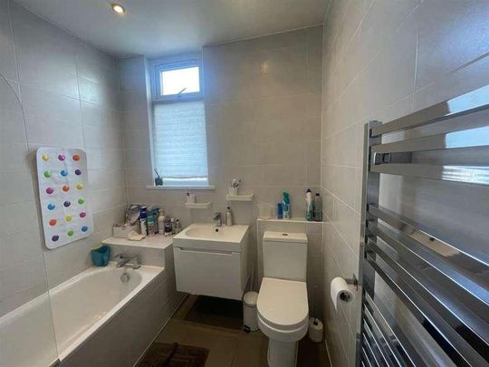 Hanson Gardens, Southall, UB1 - Photo 1