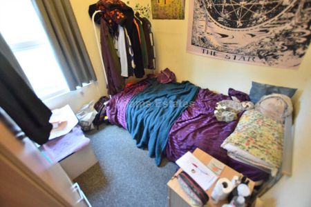 6 bedroom terraced house to rent - Photo 4