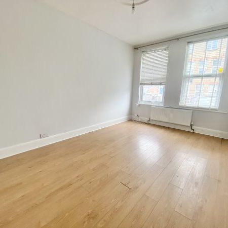 Hildaville Drive Westcliff on Sea, Property for rent - Photo 1