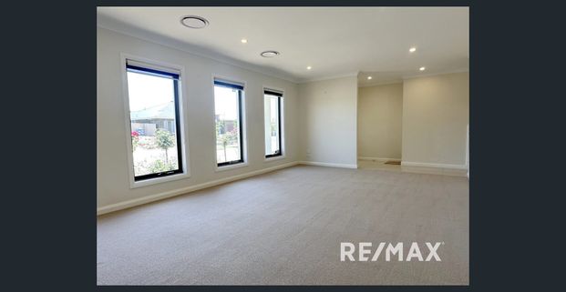 Large Family Home In Lloyd - Photo 1