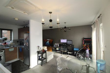 2 bedroom semi-detached house to rent - Photo 3