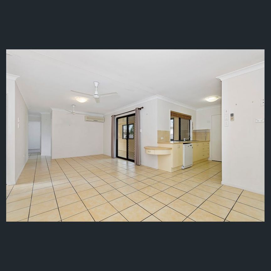 Quite Crescent | Close to Shops - Photo 1