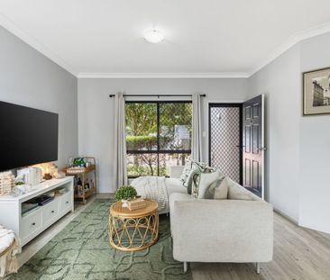 Spacious Contemporary Townhouse - Photo 3