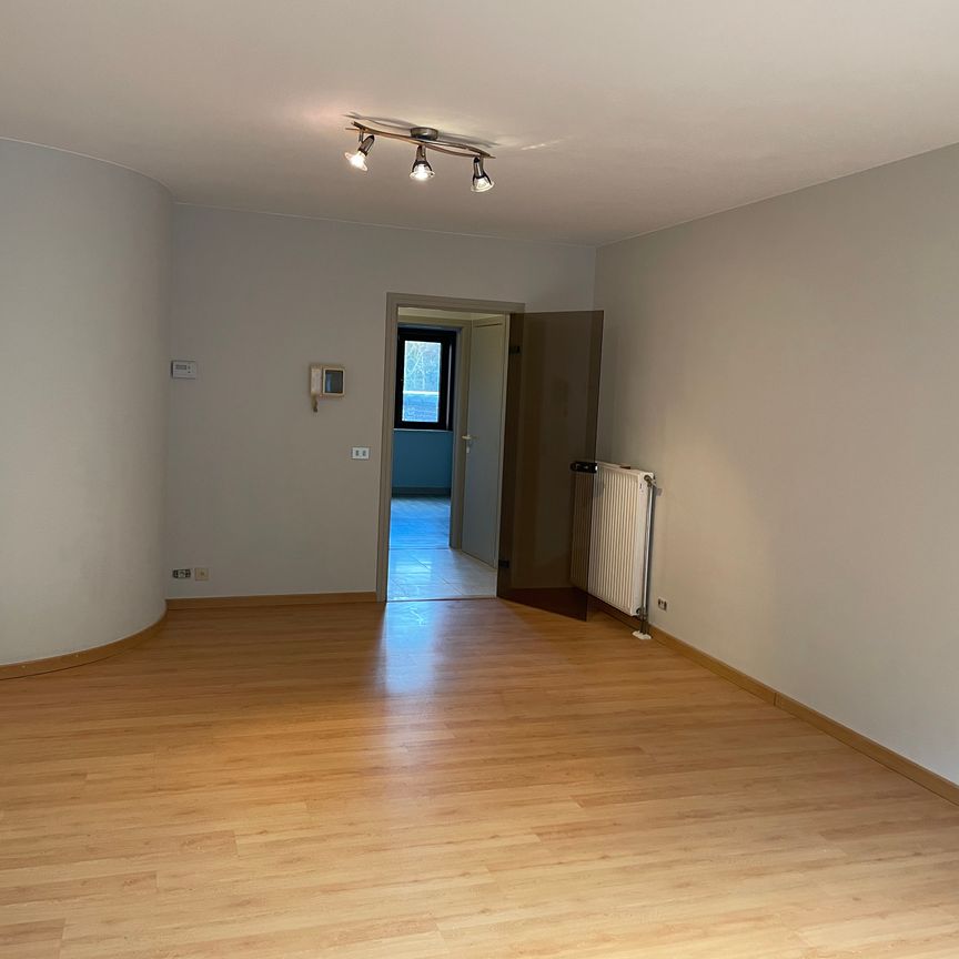 Gunstig gelegen instapklaar twee slaapkamer appartement + ruim terras - Photo 1