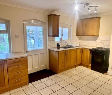 3 bedroom end of terrace house to rent - Photo 6