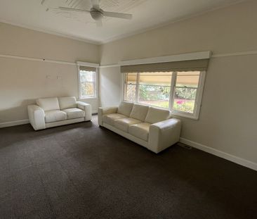 CLASSIC NORTH CENTRAL PERIOD HOME! - Photo 1