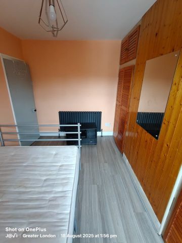 Room in a Shared House, London, E6 - Photo 4