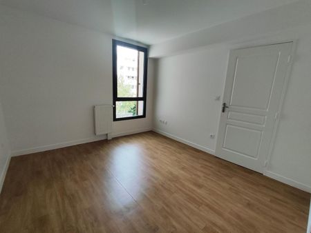 Location Appartement 3 pièces 63m² POITIERS 86000 - Photo 3
