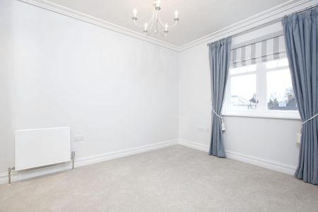 5 bedroom detached house to rent - Photo 2