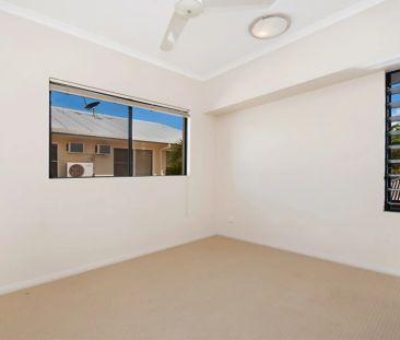 Contemporary living in Trinity Beach - Photo 3