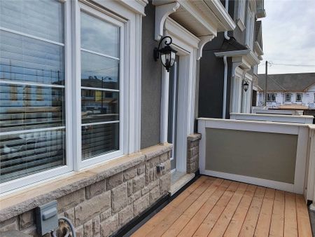 For Lease - 944 Balsam Court, Milton, Ontario - Photo 2